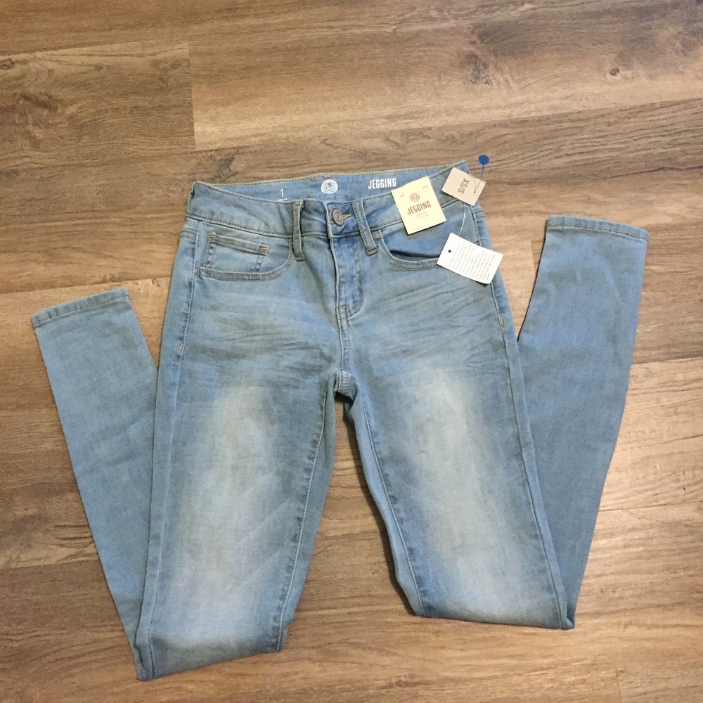 Women's So Jean jegging Light Blue NWT  Size 1